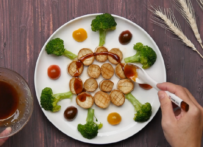 调味料煮开淋上